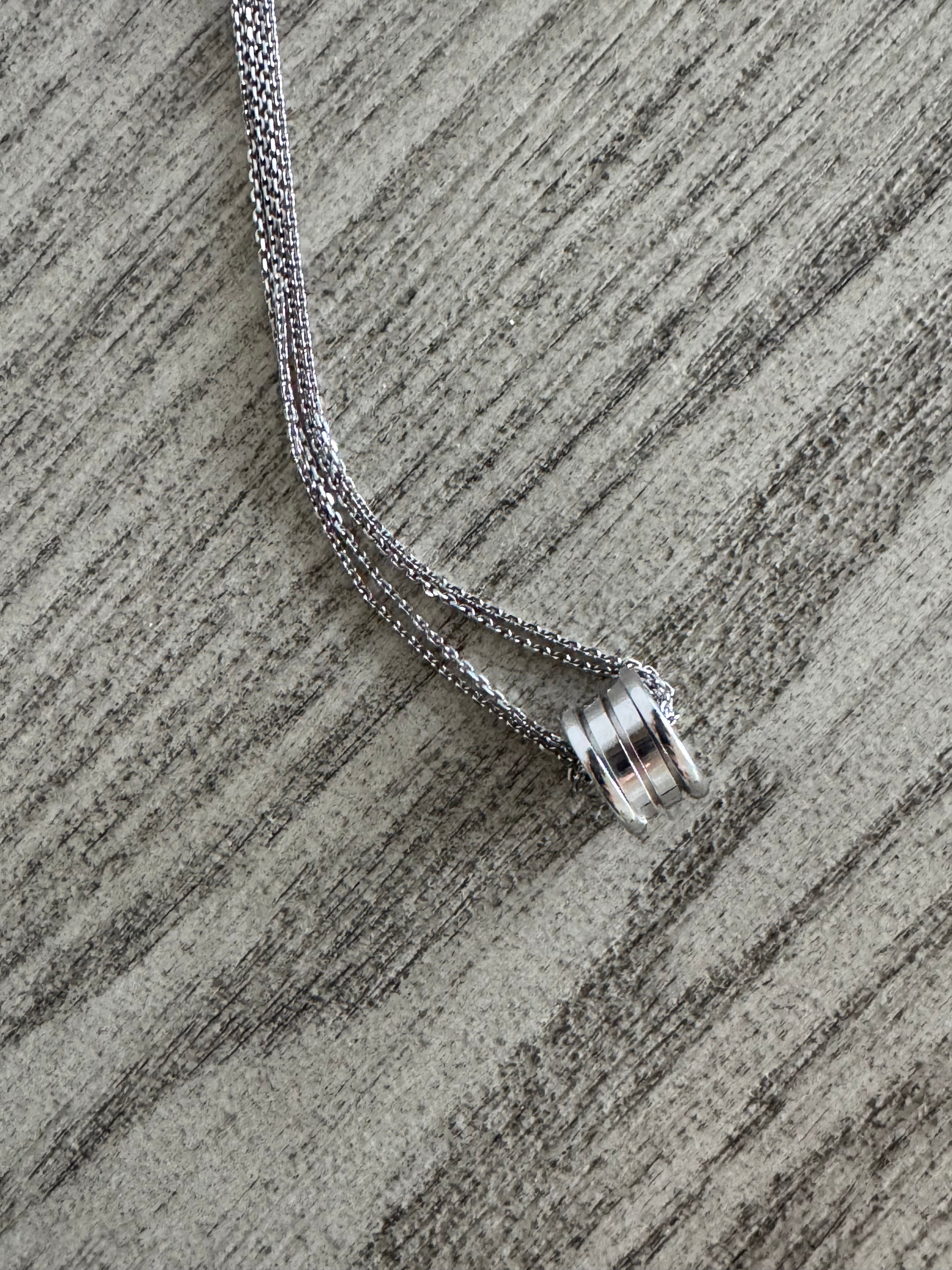 Zero 1 18 kt white gold mini pendant necklace with chain