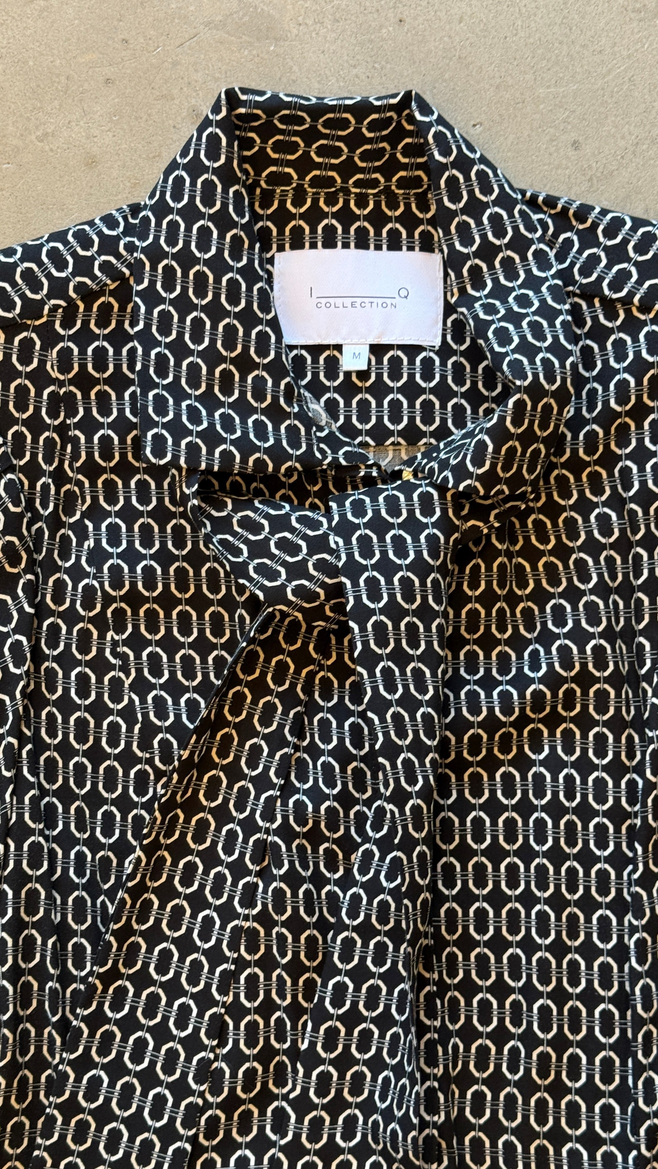 Black&White Geometric Tie Blouse