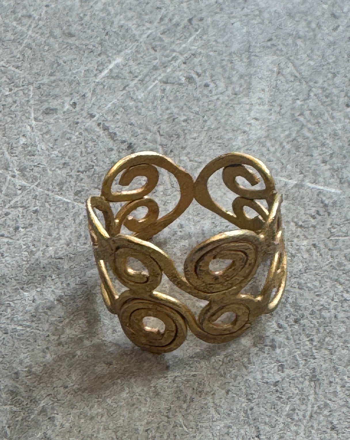 Round Swirl Ring