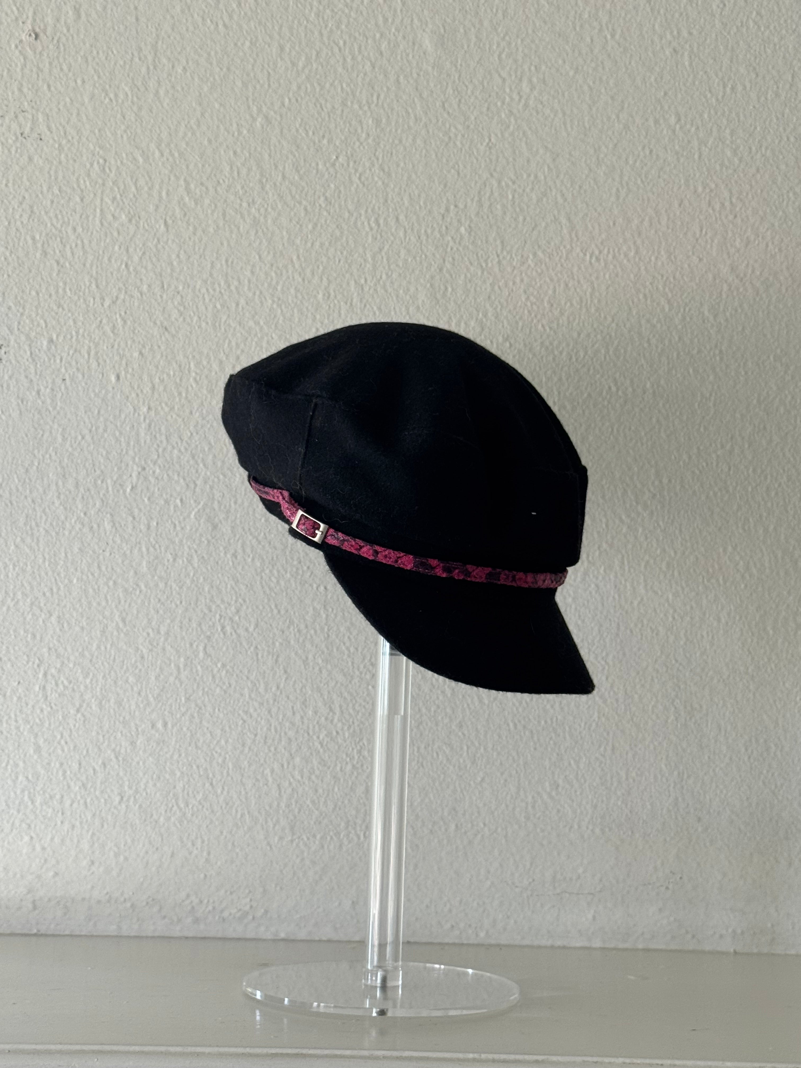 Cap with pink leather detail