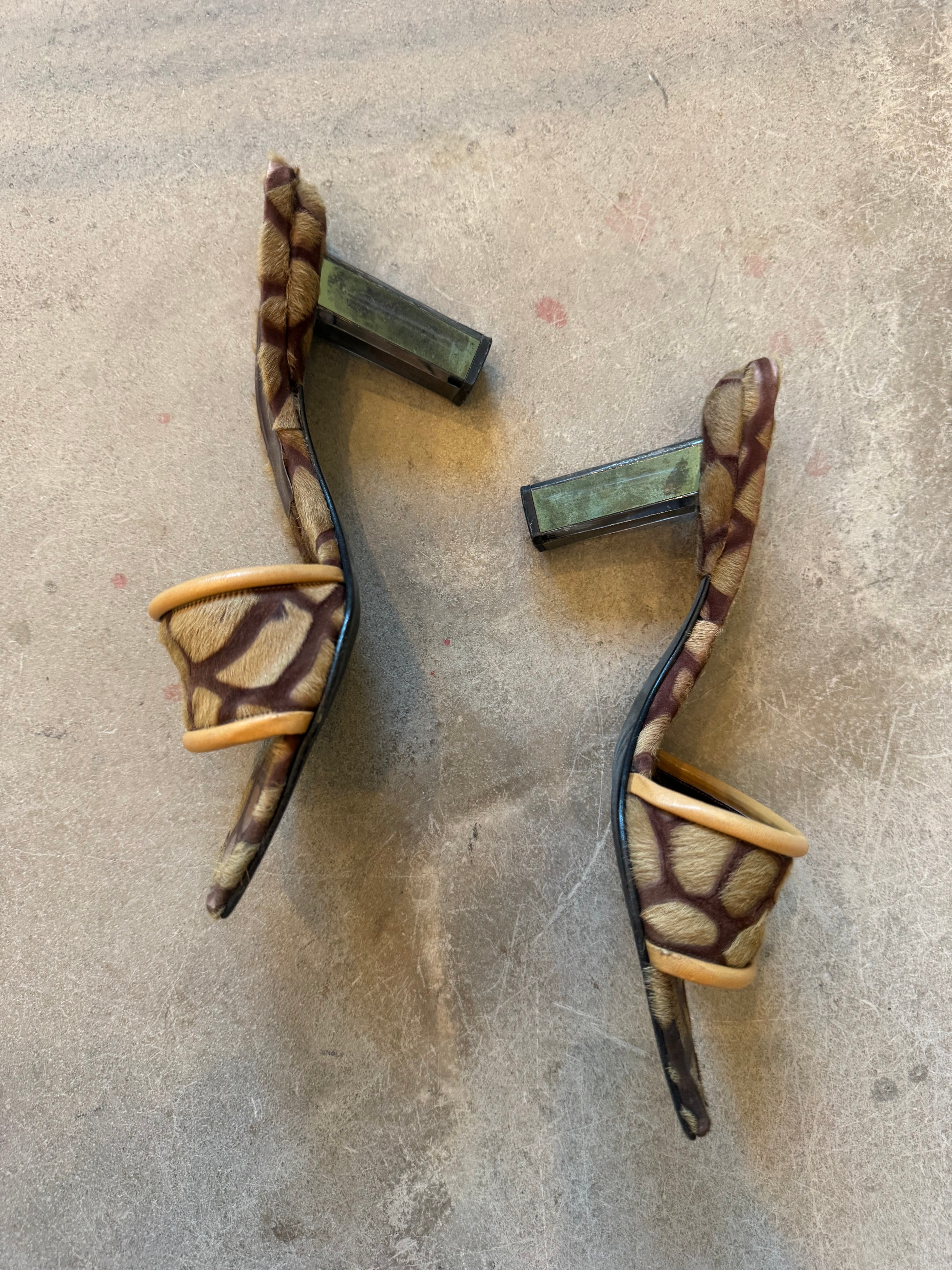 Giraffe Heel