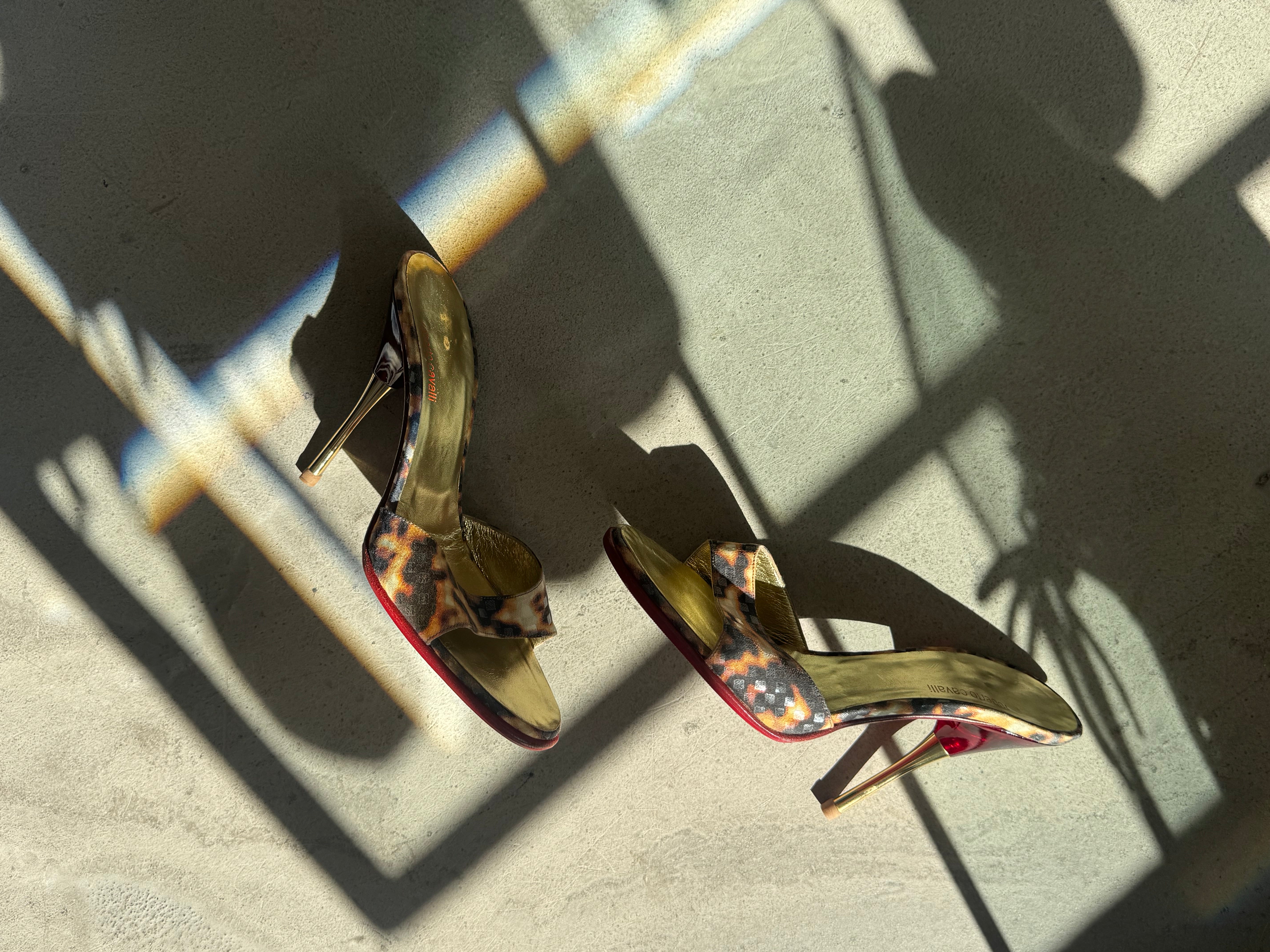 Tortoise Shell heel s/s 2003