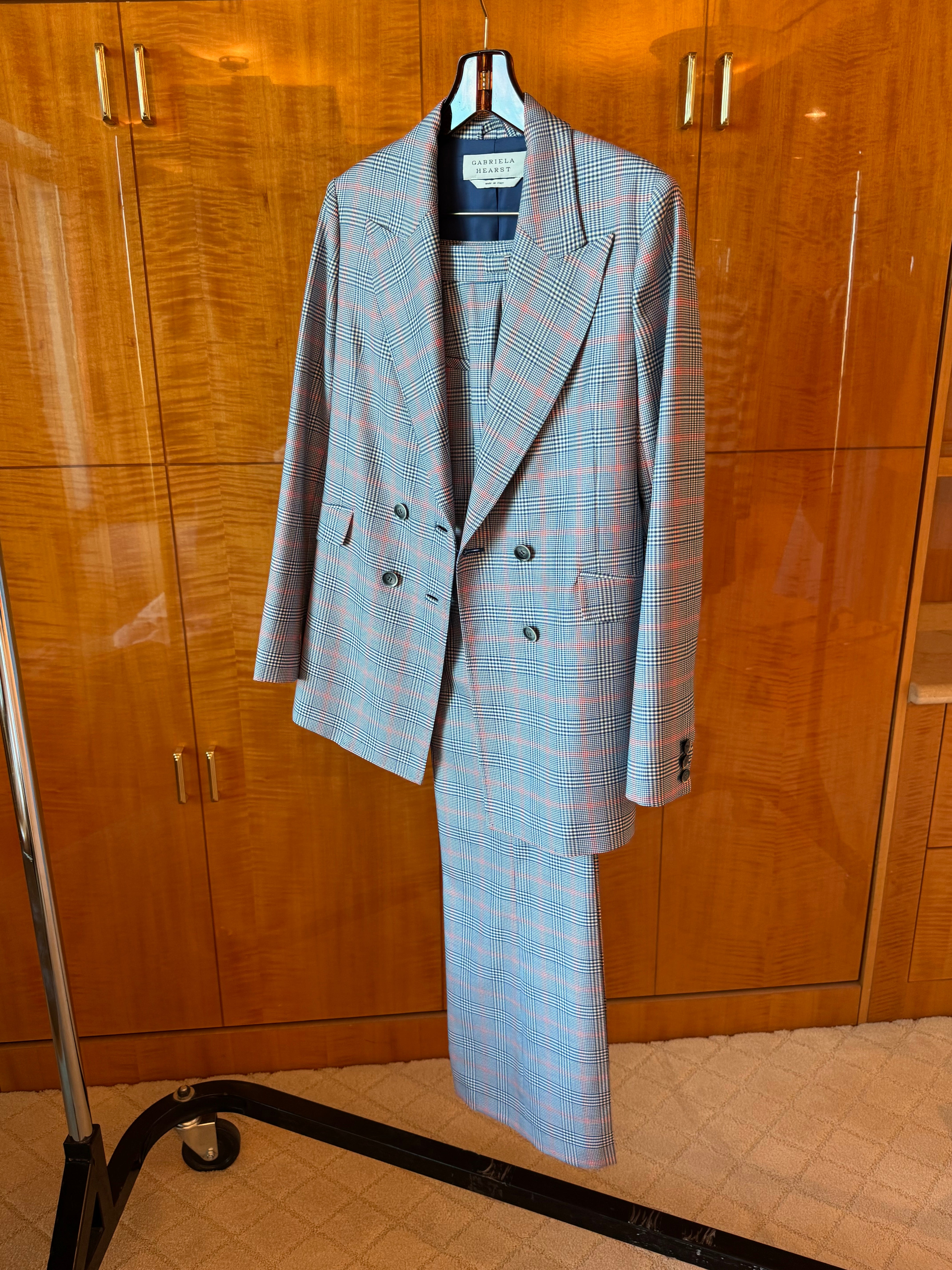 SUIT