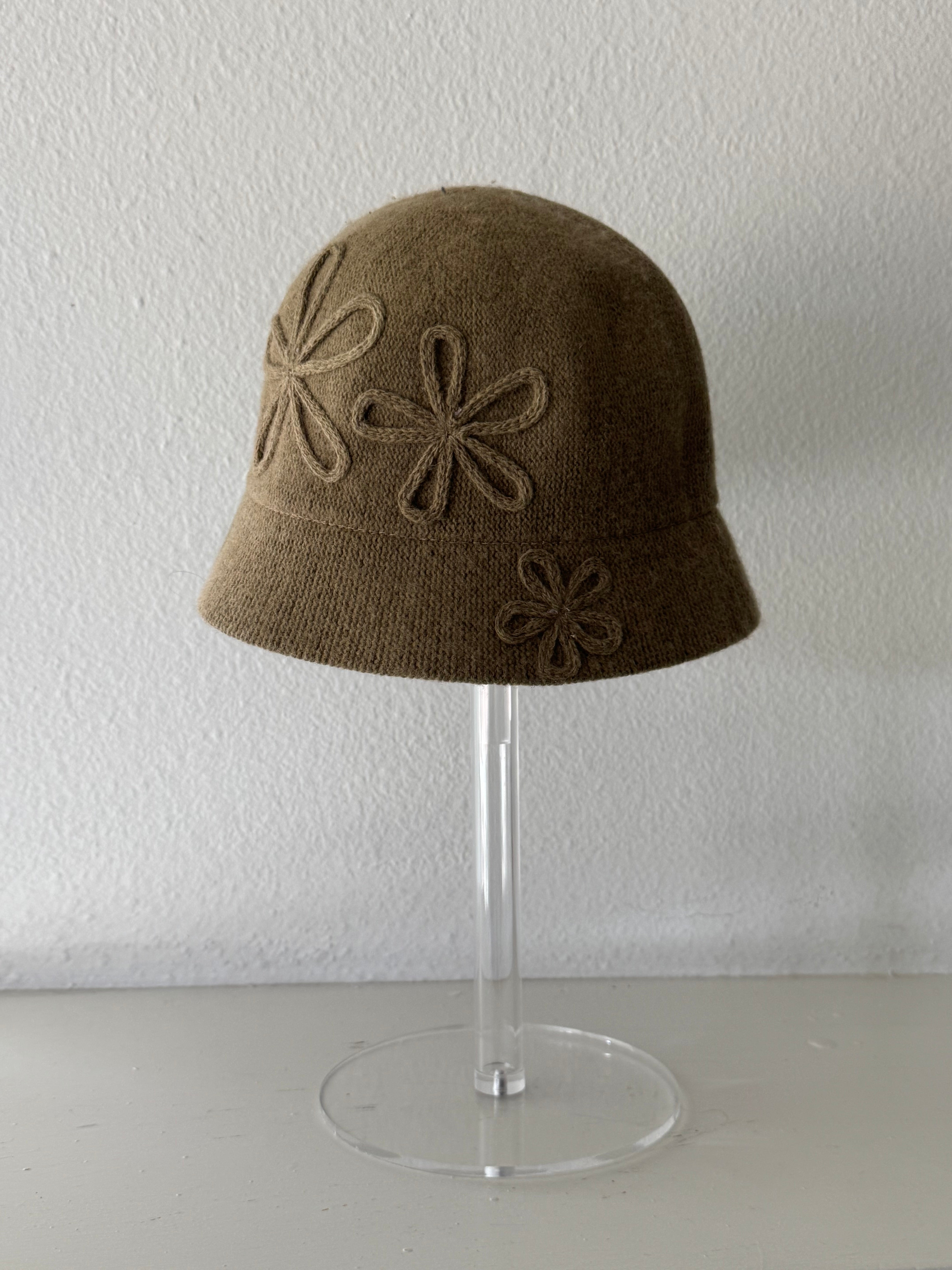 Hat with flowers