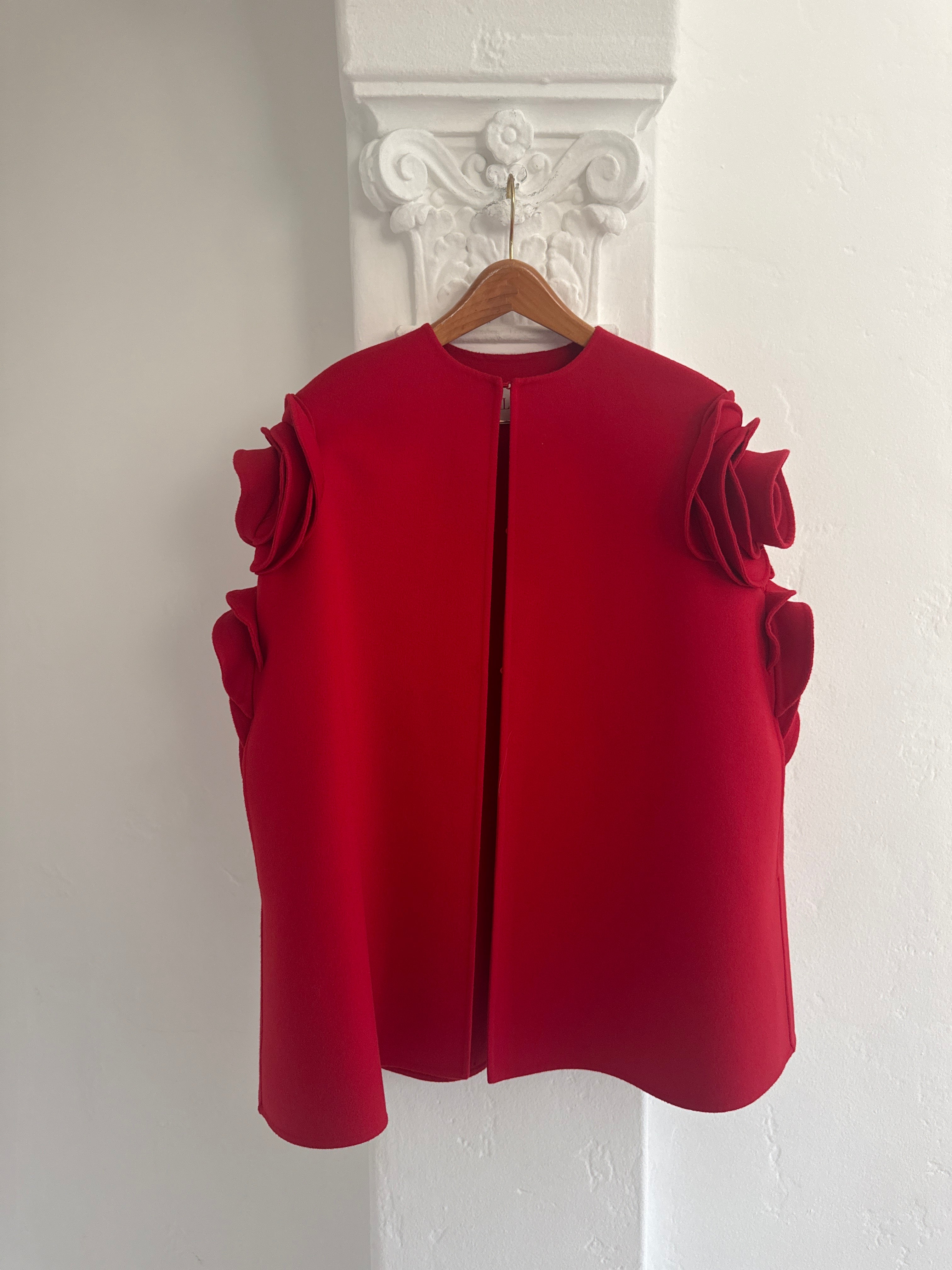 Compact Drap Rose-Appliqué Cape