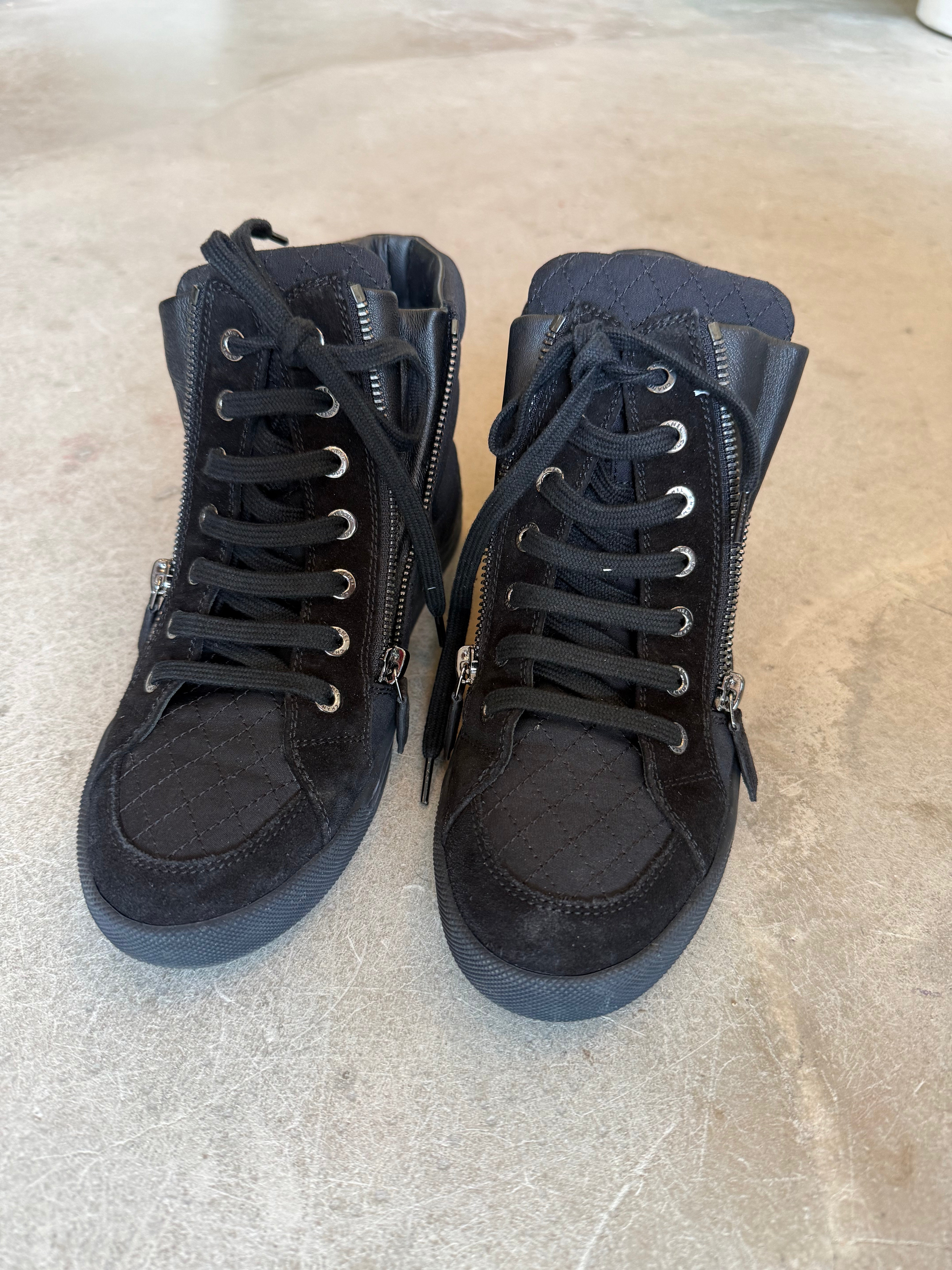 High Top Sneaker