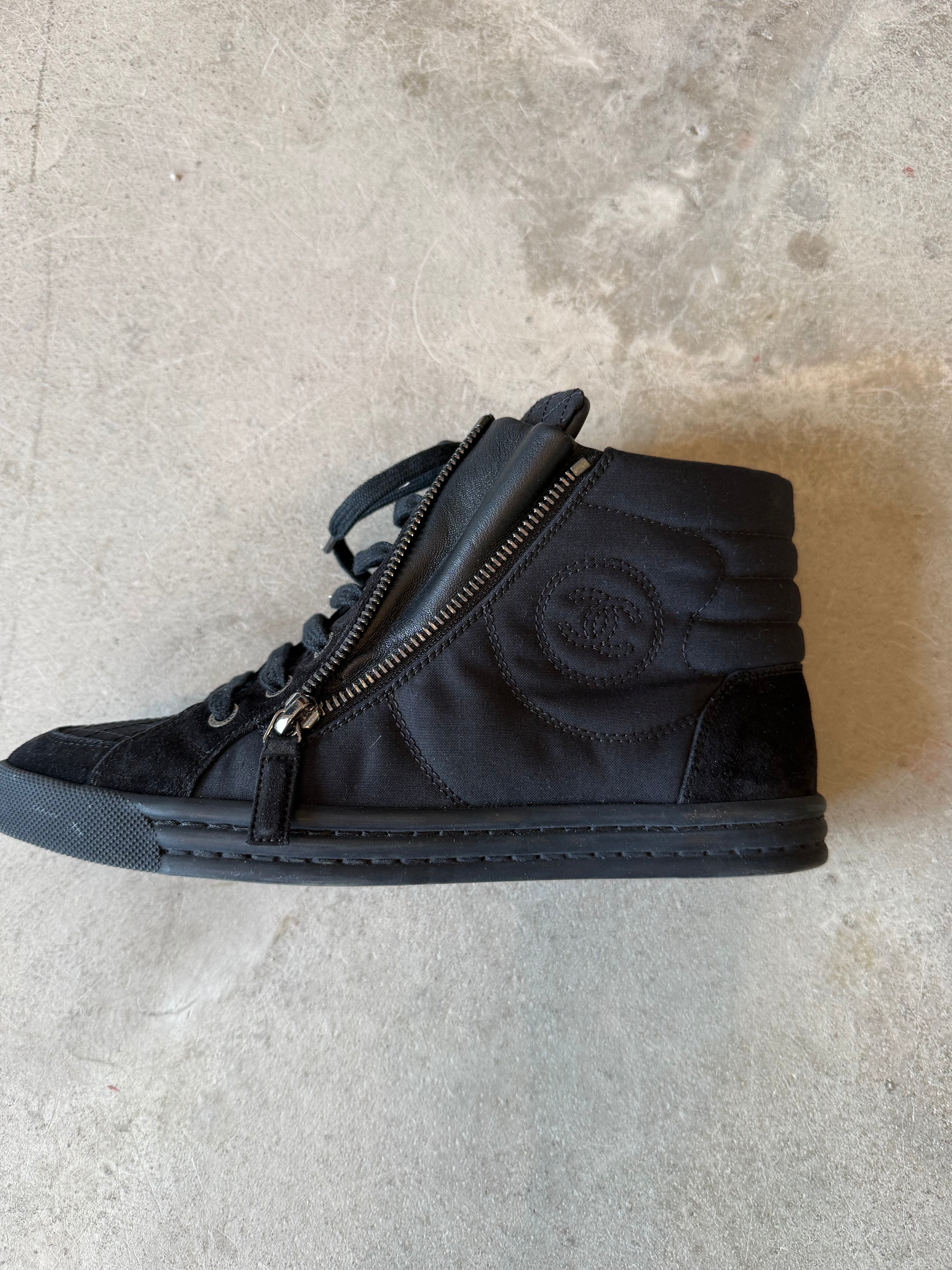 High Top Sneaker