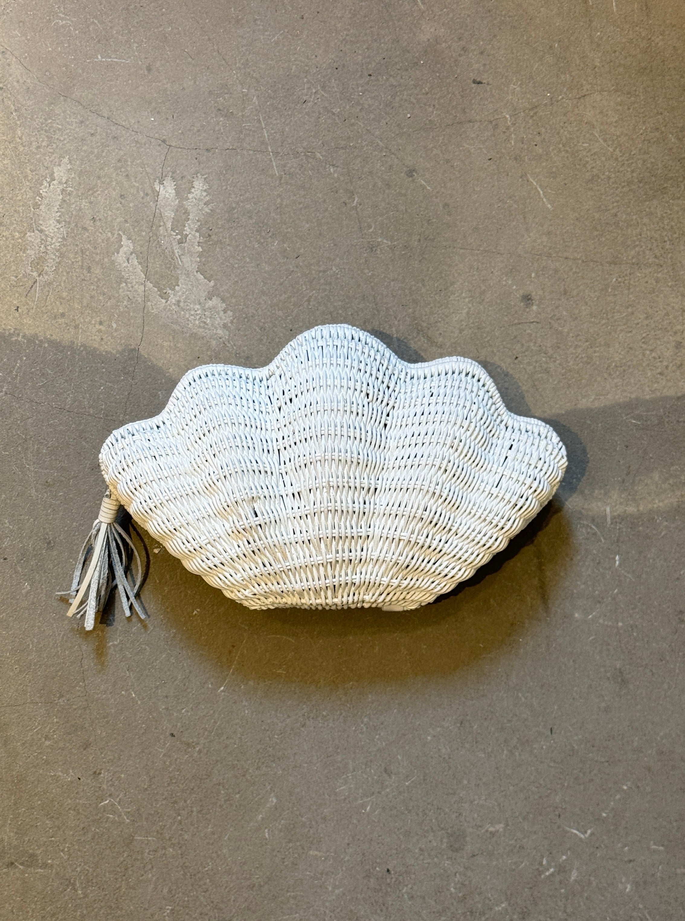 Straw Shell Clutch