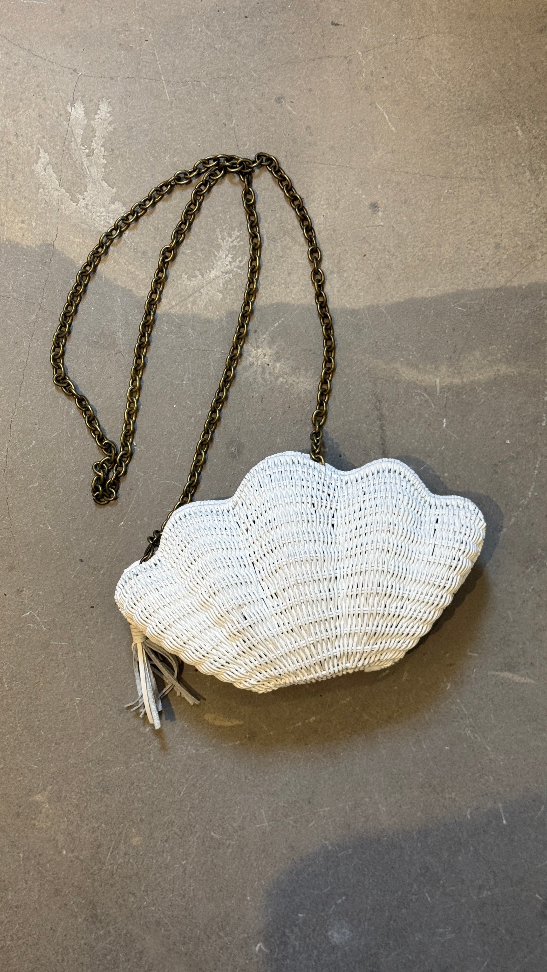 Straw Shell Clutch